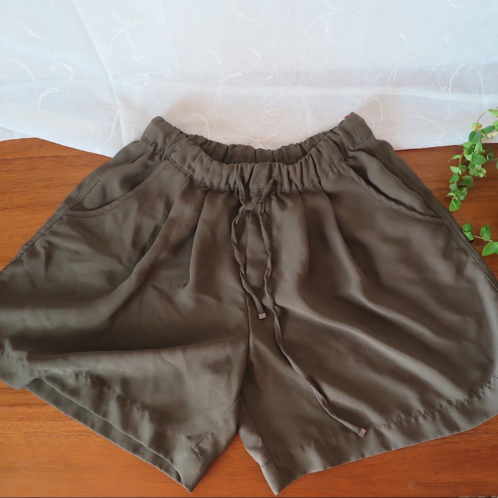 GAP Forest Green Flowy Shorts!